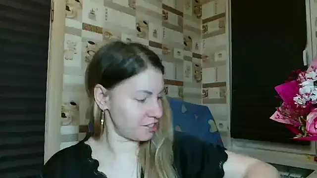 Snapshot of TherestlessKitty chatting on February 9, 10:25 pm TherestlessKitty online show from February 9, 10:25 pm