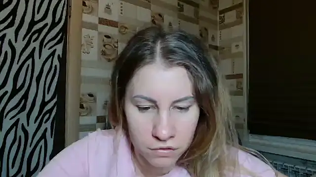 Snapshot of TherestlessKitty chatting on February 16, 10:28 pm TherestlessKitty online show from February 16, 10:28 pm