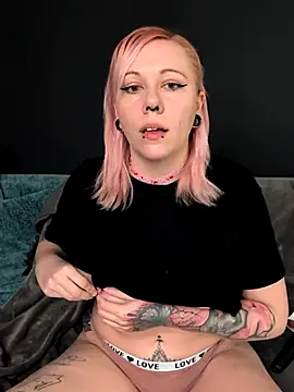 Snapshot of nora_the_strange chatting on March 10, 11:04 am nora the strange online show from March 10, 11:04 am