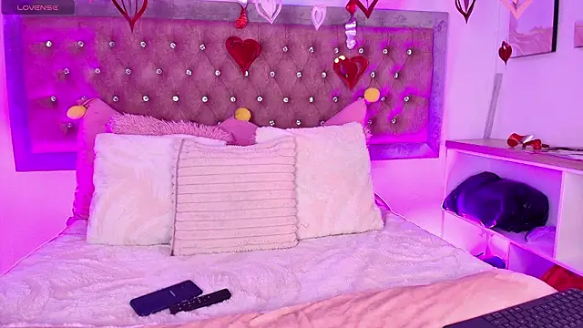 Snapshot of Tayzon_Foxxx chatting on February 13, 1:18 pm Tayzon Foxxx online show from February 13, 1:18 pm