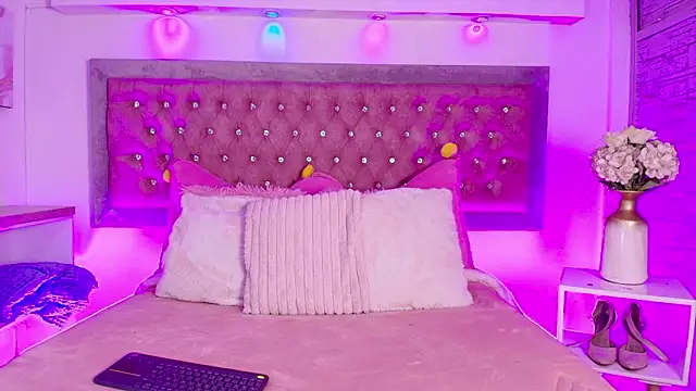 Snapshot of Tayzon_Foxxx chatting on February 24, 12:58 pm Tayzon Foxxx online show from February 24, 12:58 pm