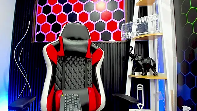 Snapshot of Tayzon_Foxxx chatting on March 23, 8:13 pm Tayzon Foxxx online show from March 23, 8:13 pm