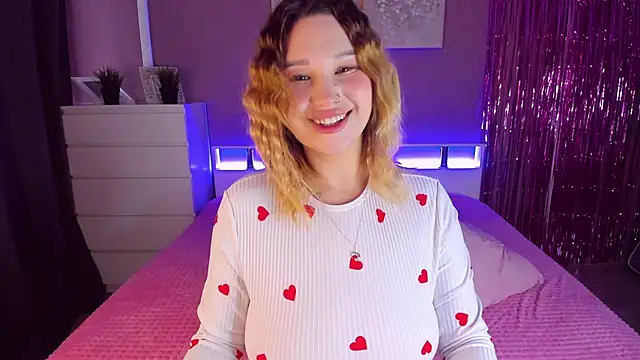 Snapshot of KarenBlair chatting on February 19, 6:31 am KarenBlair online show from February 19, 6:31 am