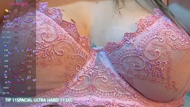 Snapshot of Cristal_v_1 chatting on May 20, 3:13 am Cristal v 1 online show from May 20, 3:13 am