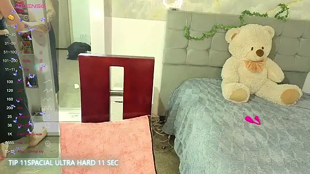 Snapshot of Cristal_v_1 chatting on May 28, 3:59 am Cristal v 1 online show from May 28, 3:59 am