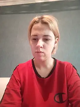 Snapshot of Gussie_Bridie chatting on December 3, 10:39 am Gussie Bridie online show from December 3, 10:39 am
