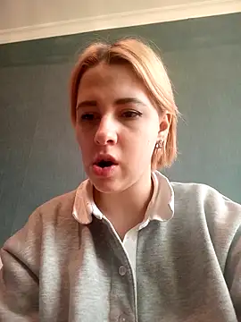 Snapshot of Gussie_Bridie chatting on December 5, 8:55 am Gussie Bridie online show from December 5, 8:55 am
