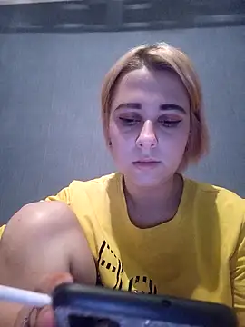 Snapshot of Gussie_Bridie chatting on December 7, 1:07 pm Gussie Bridie online show from December 7, 1:07 pm