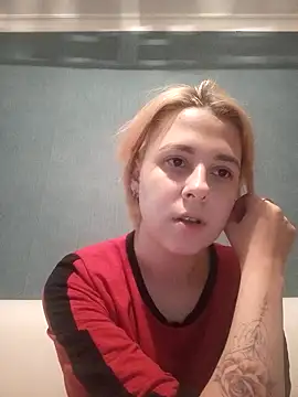 Snapshot of Gussie_Bridie chatting on December 11, 4:53 pm Gussie Bridie online show from December 11, 4:53 pm