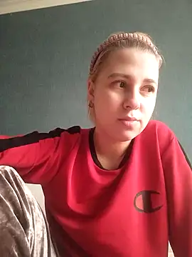 Snapshot of Gussie_Bridie chatting on December 14, 10:13 am Gussie Bridie online show from December 14, 10:13 am