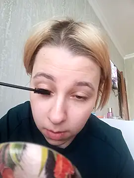 Snapshot of Gussie_Bridie chatting on December 17, 10:23 am Gussie Bridie online show from December 17, 10:23 am