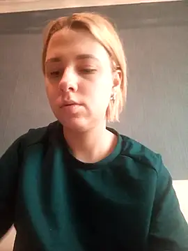 Snapshot of Gussie_Bridie chatting on December 27, 9:39 am Gussie Bridie online show from December 27, 9:39 am