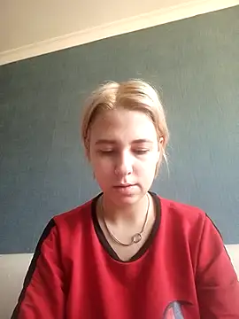 Snapshot of Gussie_Bridie chatting on January 3, 9:15 am Gussie Bridie online show from January 3, 9:15 am