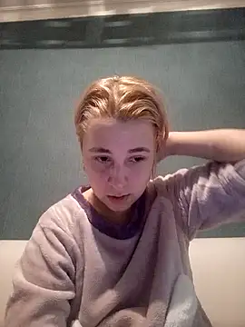 Snapshot of Gussie_Bridie chatting on January 13, 1:49 pm Gussie Bridie online show from January 13, 1:49 pm