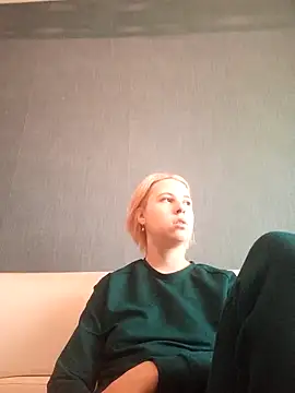 Snapshot of Gussie_Bridie chatting on January 16, 9:16 am Gussie Bridie online show from January 16, 9:16 am