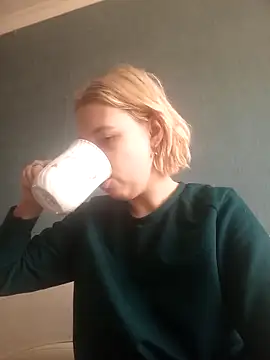 Snapshot of Gussie_Bridie chatting on January 18, 9:02 am Gussie Bridie online show from January 18, 9:02 am