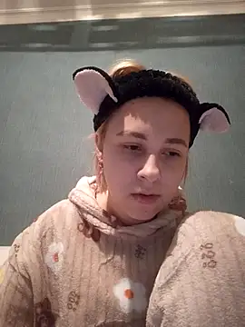 Snapshot of Gussie_Bridie chatting on February 15, 2:55 pm Gussie Bridie online show from February 15, 2:55 pm