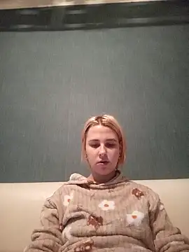 Snapshot of Gussie_Bridie chatting on February 18, 2:16 pm Gussie Bridie online show from February 18, 2:16 pm