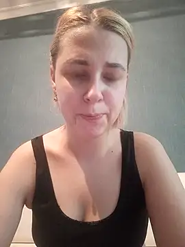 Snapshot of Gussie_Bridie chatting on February 28, 2:09 pm Gussie Bridie online show from February 28, 2:09 pm