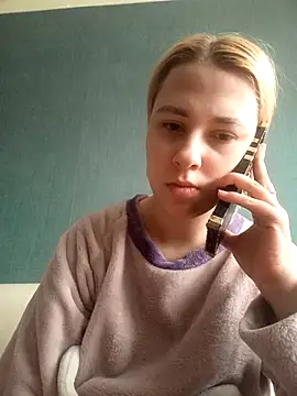 Snapshot of Gussie_Bridie chatting on March 1, 6:24 am Gussie Bridie online show from March 1, 6:24 am