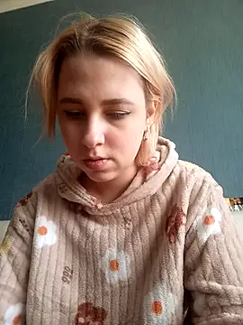 Snapshot of Gussie_Bridie chatting on March 4, 10:24 am Gussie Bridie online show from March 4, 10:24 am