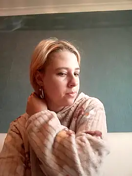 Snapshot of Gussie_Bridie chatting on March 5, 6:12 am Gussie Bridie online show from March 5, 6:12 am