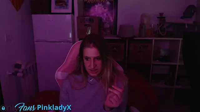 Snapshot of Pinkyladyxxx chatting on January 10, 7:32 pm Pinkyladyxxx online show from January 10, 7:32 pm