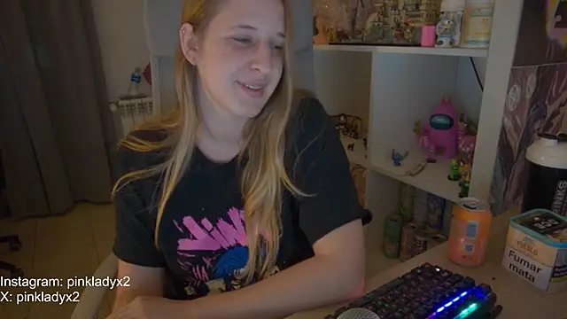 Snapshot of Pinkyladyxxx chatting on November 4, 5:45 pm Pinkyladyxxx online show from November 4, 5:45 pm