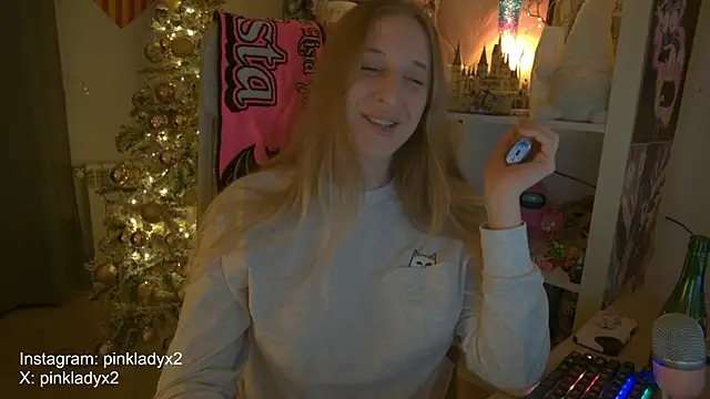 Snapshot of Pinkyladyxxx chatting on November 30, 5:11 am Pinkyladyxxx online show from November 30, 5:11 am