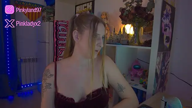 Snapshot of Pinkyladyxxx chatting on January 31, 11:58 pm Pinkyladyxxx online show from January 31, 11:58 pm