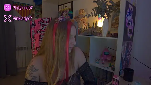 Snapshot of Pinkyladyxxx chatting on February 15, 11:45 pm Pinkyladyxxx online show from February 15, 11:45 pm