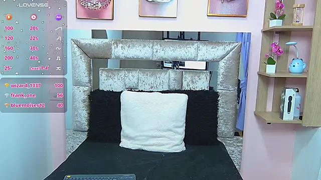 Snapshot of Vaioletcooper chatting on January 24, 10:51 pm Vaioletcooper online show from January 24, 10:51 pm