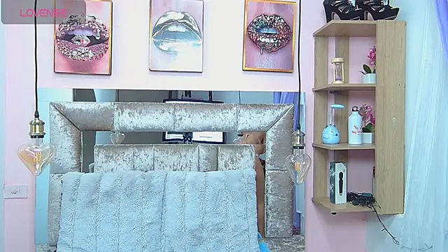 Snapshot of Vaioletcooper chatting on March 5, 4:24 pm Vaioletcooper online show from March 5, 4:24 pm