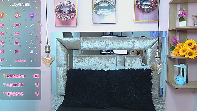 Snapshot of Vaioletcooper chatting on March 15, 10:55 pm Vaioletcooper online show from March 15, 10:55 pm