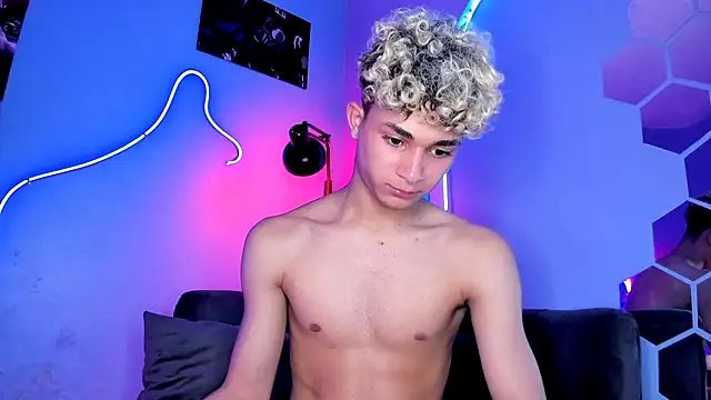 ASHTON REITENBACH01 online show from December 4, 10:51 pm