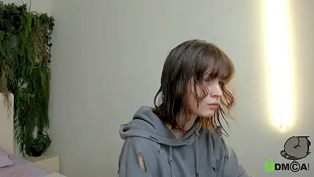 Snapshot of Alina_Mills chatting on October 21, 9:43 am Alina Mills online show from October 21, 9:43 am