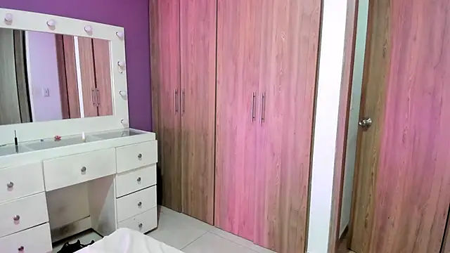 Medelynevans1 online show from October 13, 8:42 pm