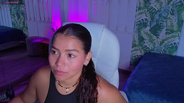 loly marce online show from May 18, 8:14 pm