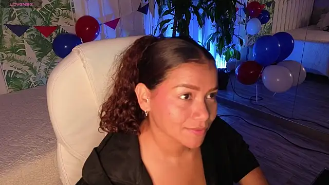 loly marce online show from July 6, 8:55 pm
