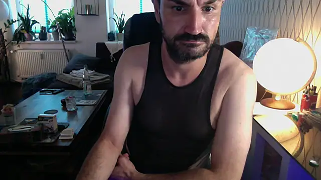 Snapshot of tomz0819 chatting on July 7, 7:23 am tomz0819 online show from July 7, 7:23 am