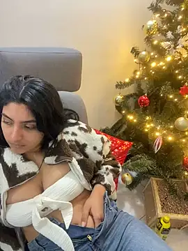 Snapshot of cloe_small chatting on December 1, 4:29 pm cloe small online show from December 1, 4:29 pm