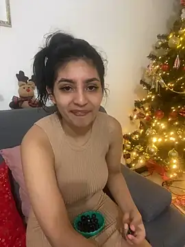Snapshot of cloe_small chatting on December 4, 2:42 am cloe small online show from December 4, 2:42 am