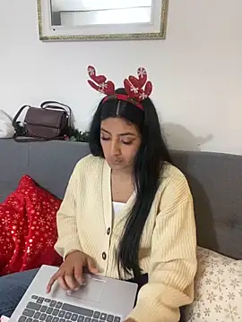 Snapshot of cloe_small chatting on December 8, 5:50 am cloe small online show from December 8, 5:50 am