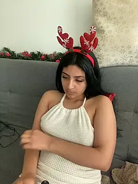 Snapshot of cloe_small chatting on December 8, 9:41 pm cloe small online show from December 8, 9:41 pm