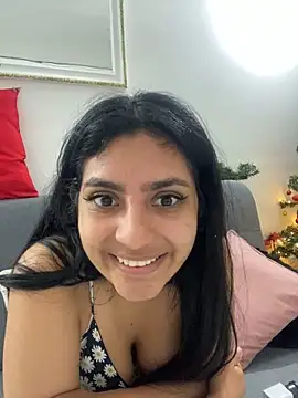 Snapshot of cloe_small chatting on December 12, 3:43 am cloe small online show from December 12, 3:43 am