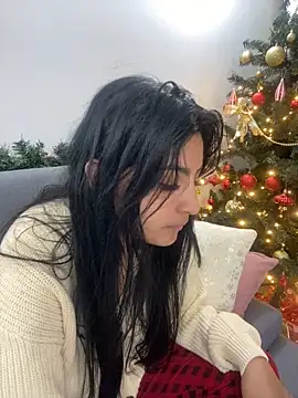 Snapshot of cloe_small chatting on December 13, 4:43 am cloe small online show from December 13, 4:43 am