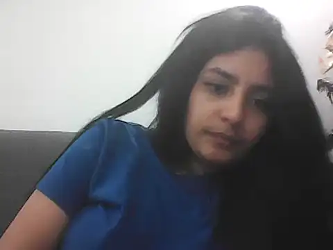 Snapshot of cloe_small chatting on December 21, 11:33 am cloe small online show from December 21, 11:33 am