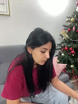 Snapshot of cloe_small chatting on December 22, 6:28 am cloe small online show from December 22, 6:28 am