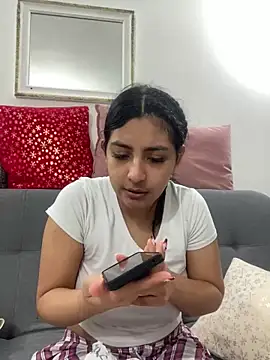 Snapshot of cloe_small chatting on December 28, 1:39 am cloe small online show from December 28, 1:39 am