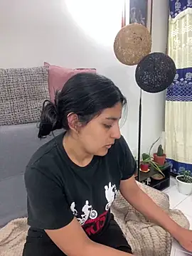 Snapshot of cloe_small chatting on January 22, 4:44 am cloe small online show from January 22, 4:44 am